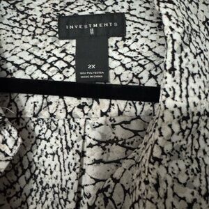 Investments Women's Black and White Button Down Shirt